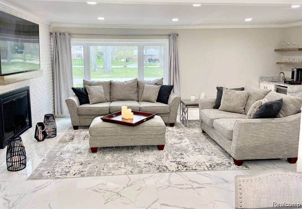 Bloomfield Hills, MI,4077 Lincoln Road