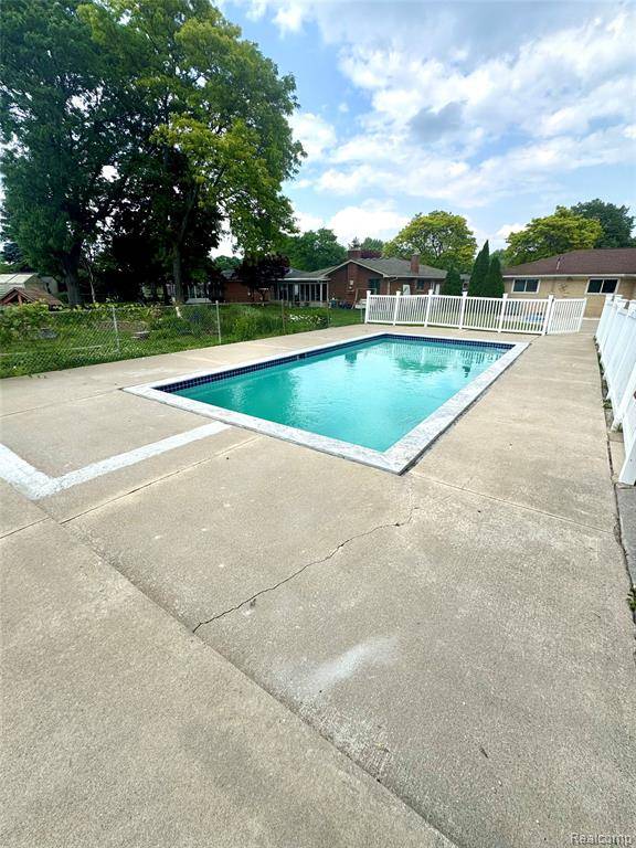 Sterling Heights, MI 48312,33555 Groth Drive