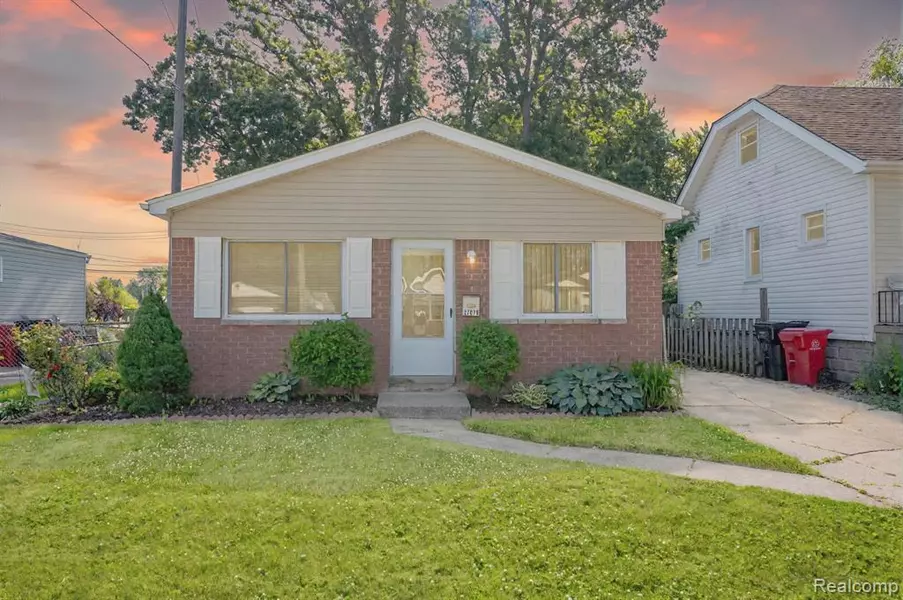 27878 Van Howe Street, Roseville, MI 48066