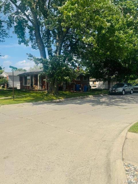 Dearborn Heights, MI 48127,7002 Norborne Avenue
