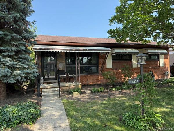 28820 Grant Street, Saint Clair Shores, MI 48081