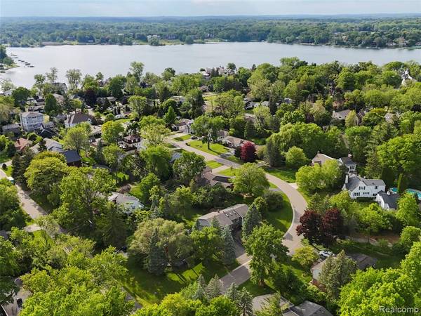 5620 EASTMAN Boulevard, West Bloomfield, MI 48323