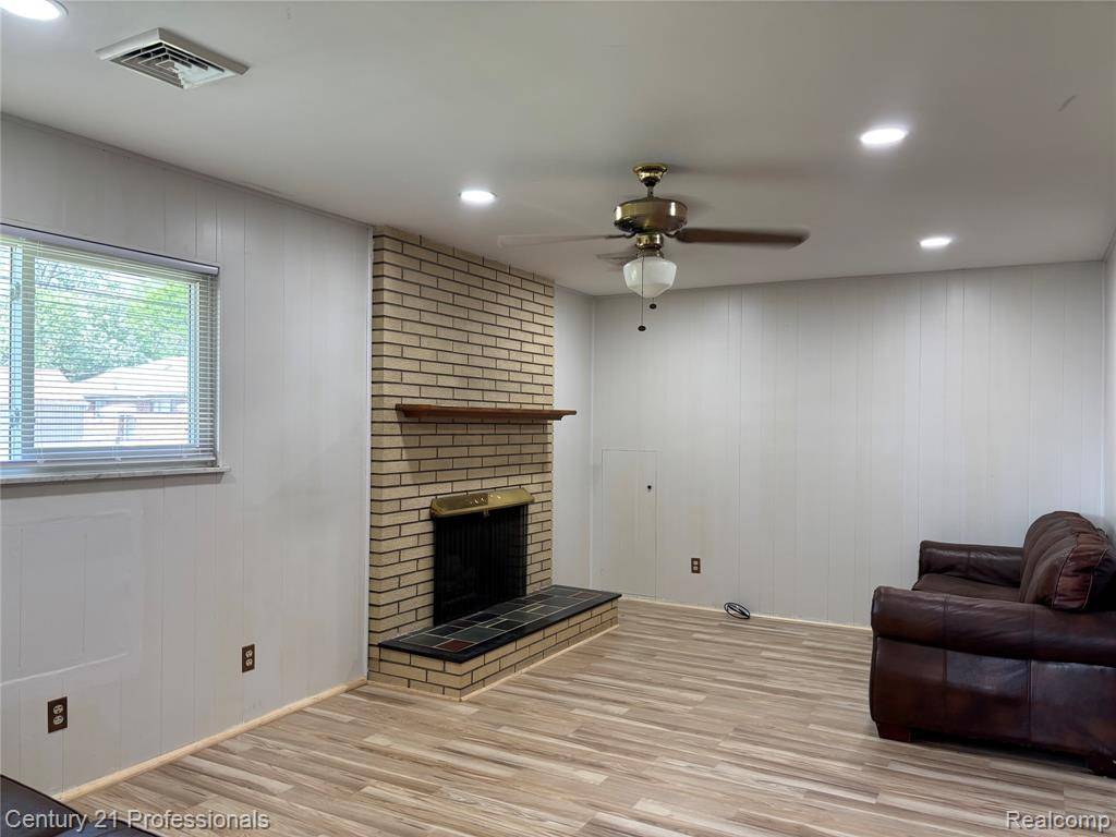 Center Line, MI 48015,8105 Busch