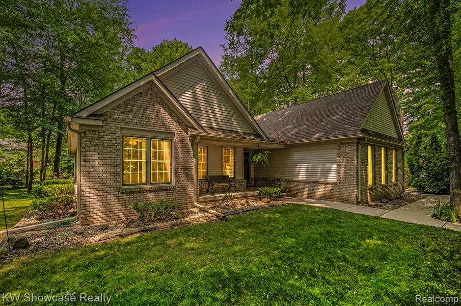 3675 S Commerce Road, Commerce Twp, MI 48390