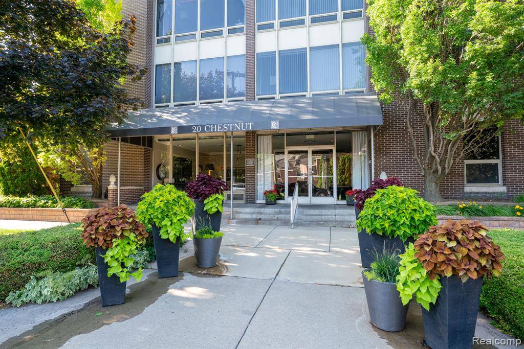 20 Chestnut Street, Wyandotte, MI 48192