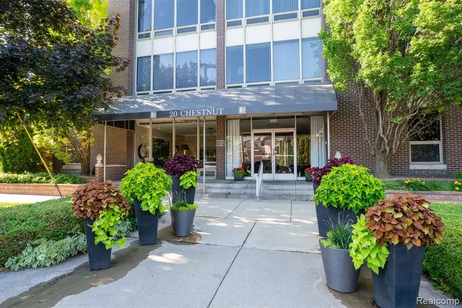 20 Chestnut Street, Wyandotte, MI 48192