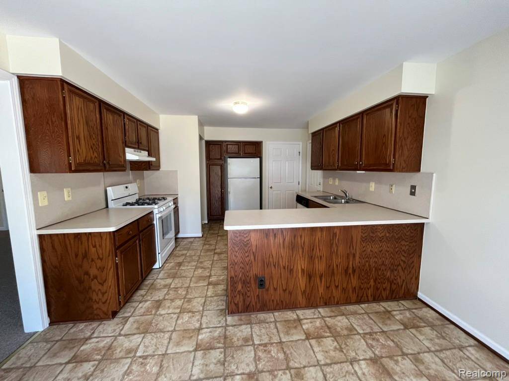 Clinton Twp, MI 48036,37410 STONEGATE Circle