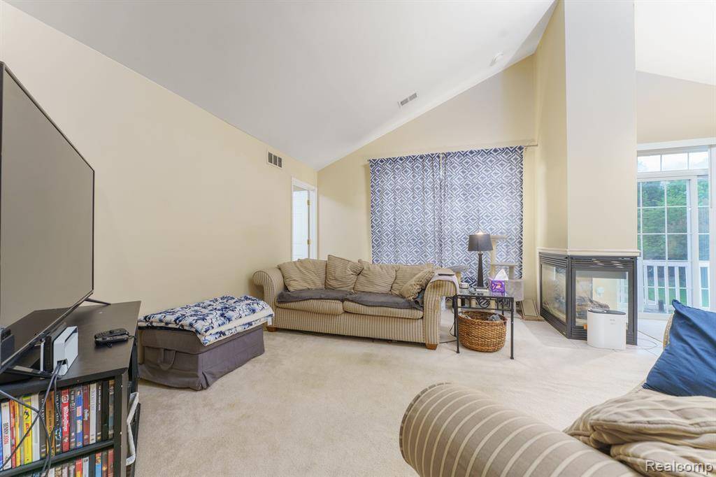 Howell, MI 48855,760 OLDE ENGLISH Circle