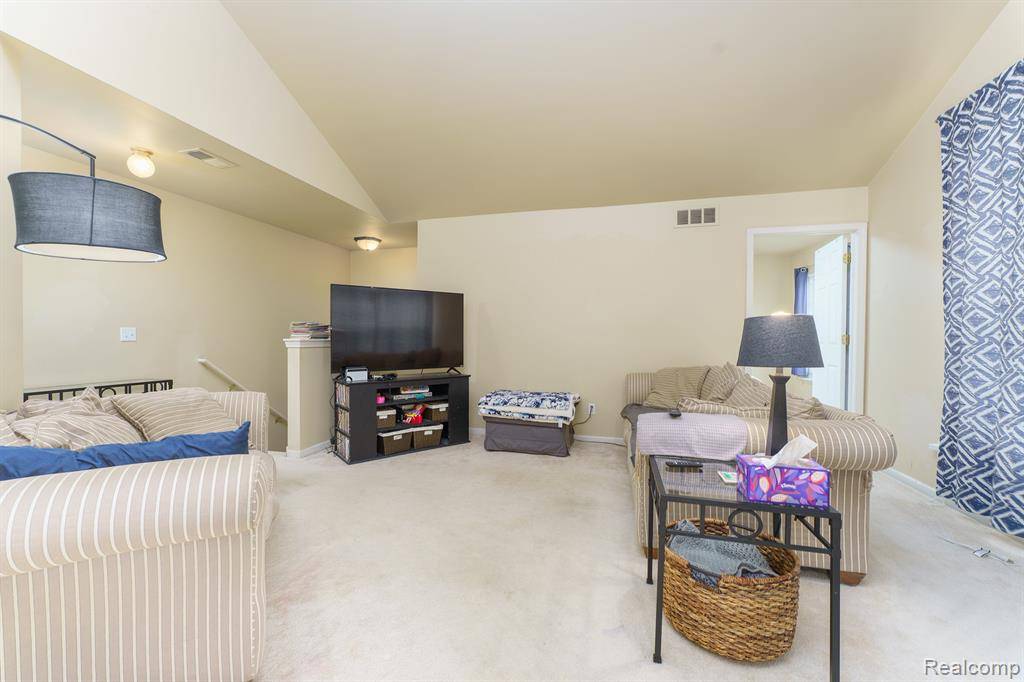 Howell, MI 48855,760 OLDE ENGLISH Circle