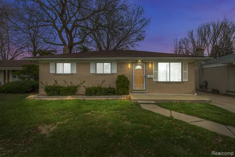 22323 GORDON Road, Saint Clair Shores, MI 48081