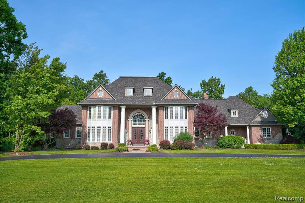 8356 Misty Meadows, Grand Blanc, MI 48439