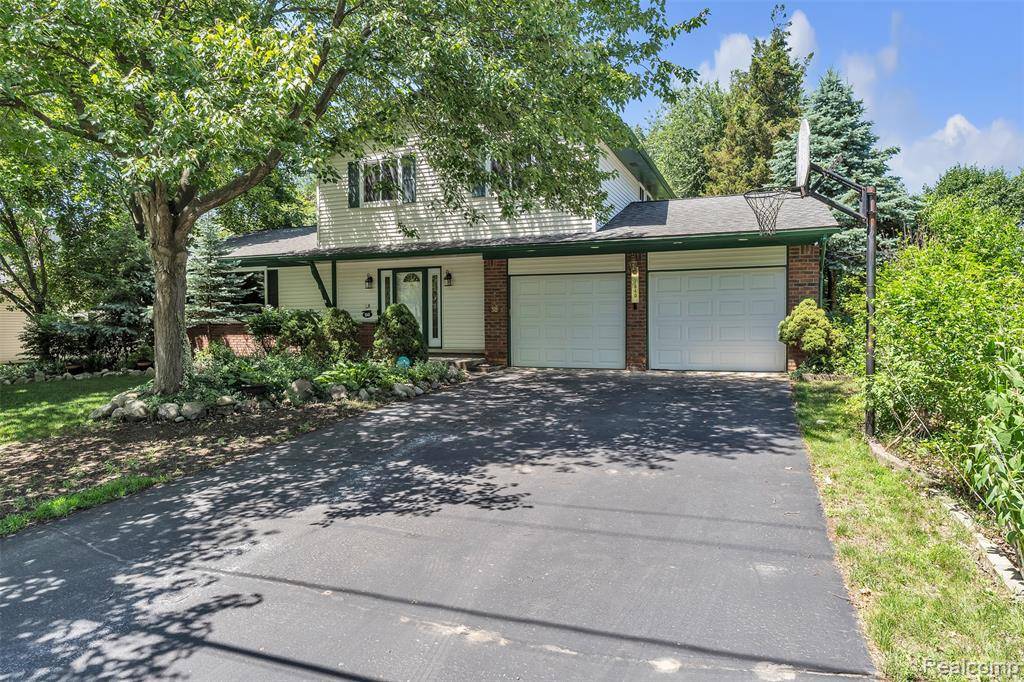 Commerce Twp, MI 48382,1840 Glen Iris Drive