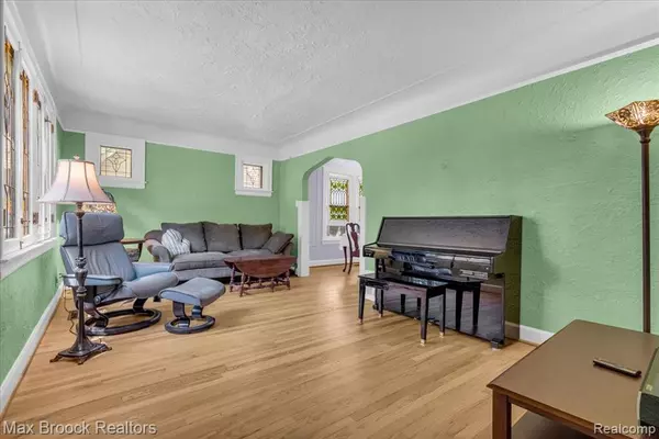 Royal Oak, MI 48067,923 E 5th Street