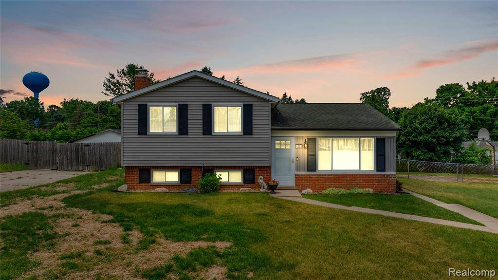 Oxford, MI 48371,1352 Athlone Street