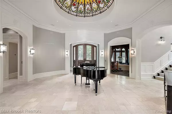 Bloomfield Hills, MI 48301,7420 Inner Circle Drive