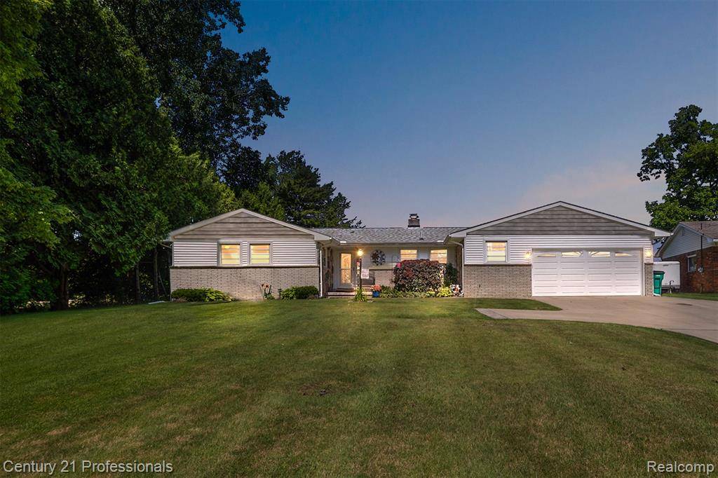 9311 Whipple Shores Drive, Clarkston, MI 48348