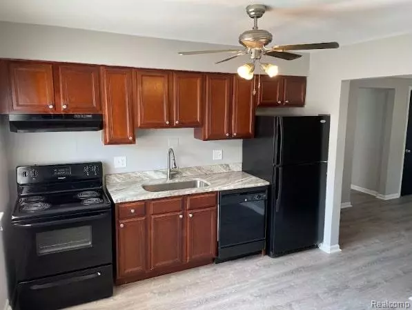 629 W Maple Road, Clawson, MI