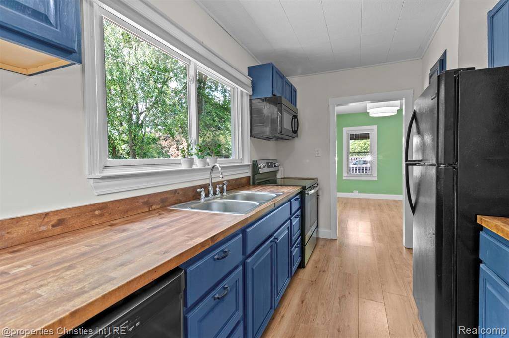 White Lake, MI,9081 Julia Avenue