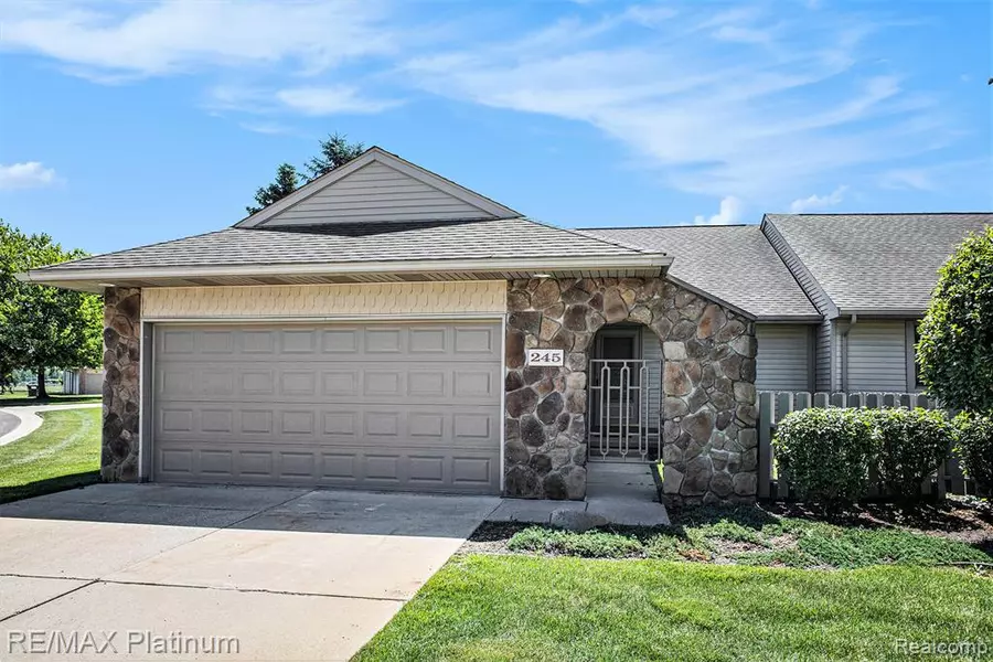 245 ADDISON CIRCLE, Fowlerville, MI 48836