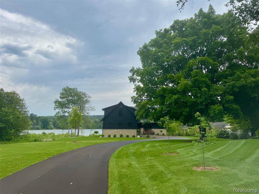Lake Leelanau, MI 49653,521 S Lake Shore Drive