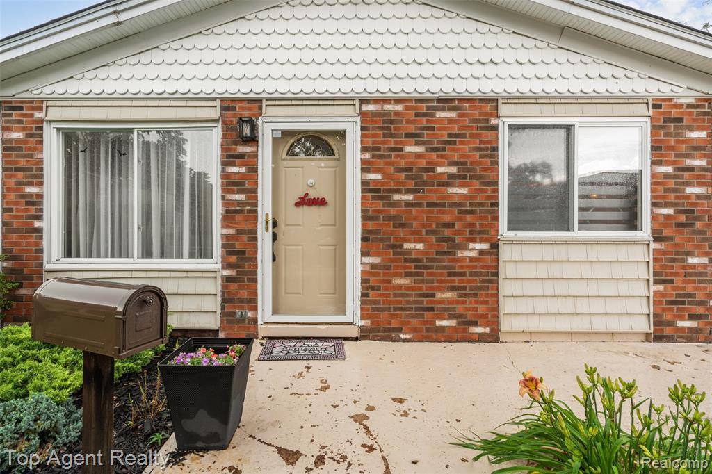 Saint Clair Shores, MI 48080,22123 Ridgeway Street