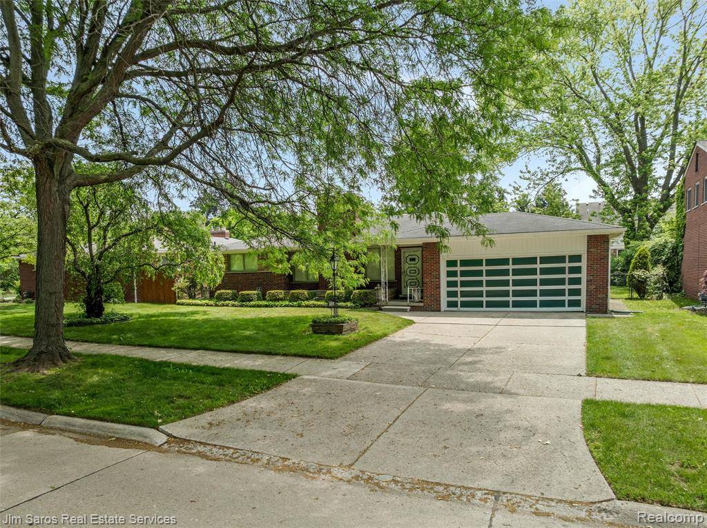 Grosse Pointe Woods, MI 48236,693 Anita Avenue
