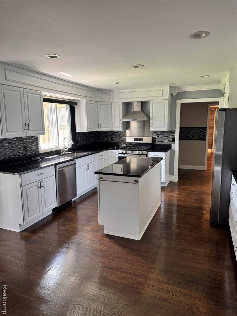Northville, MI 48167,39450 Legend Court