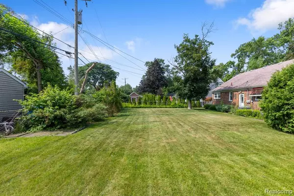 Beverly Hills, MI 48025,32086 Auburn Drive