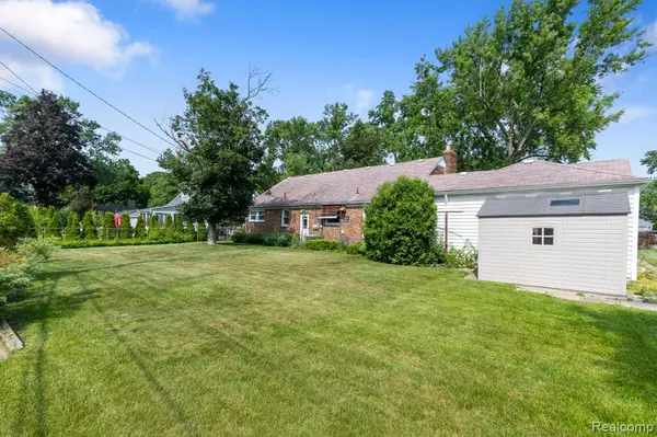 Beverly Hills, MI 48025,32086 Auburn Drive