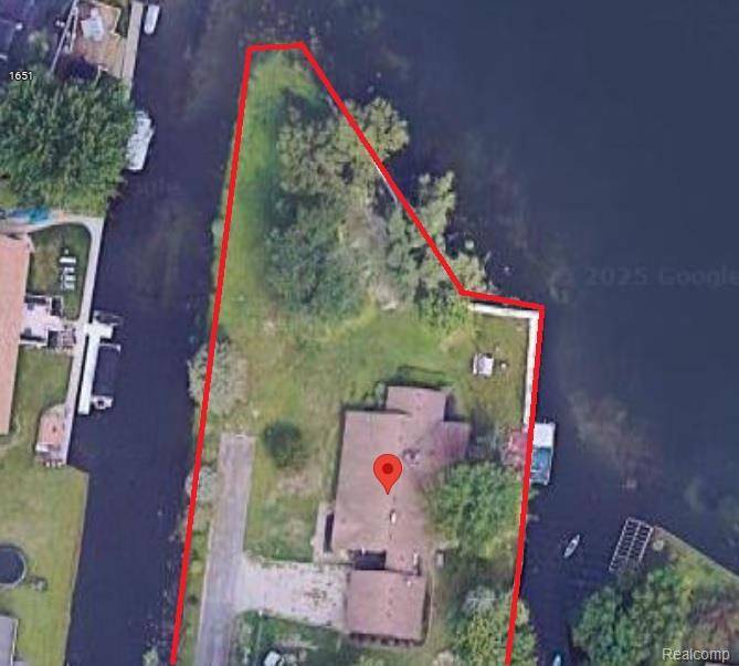 1677 Parkview Avenue, West Bloomfield, MI 48324