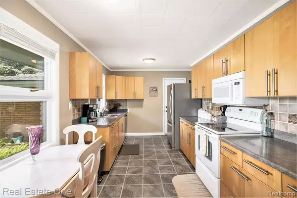Troy, MI 48085,124 Belhaven Drive