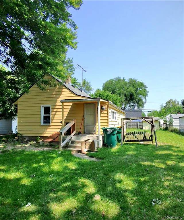 909 Maplewood Avenue, Ypsilanti, MI 48198
