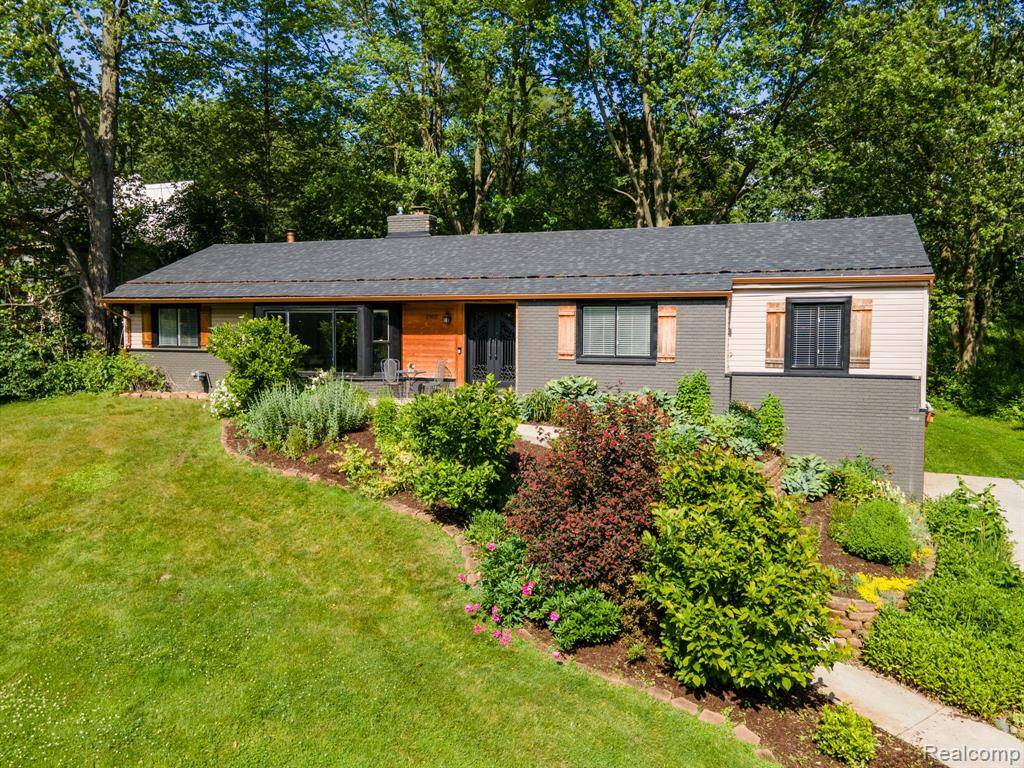 2905 Lahser Road, Bloomfield Hills, MI 48304