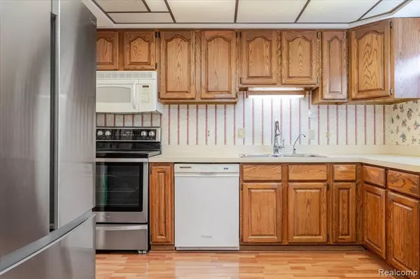 Allen Park, MI 48101,14711 Paris Street