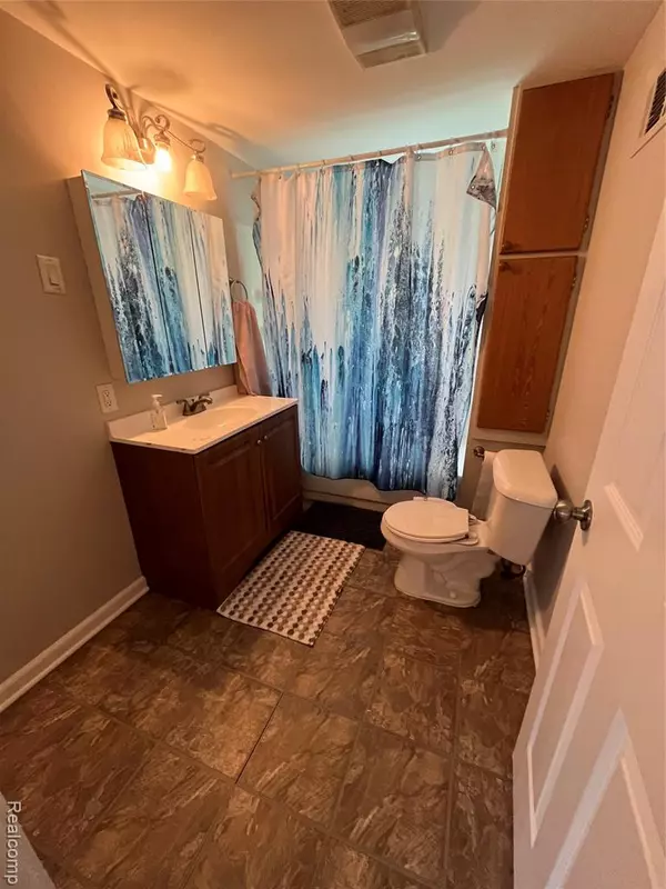 Shelby Twp, MI 48317,46261 Harry Street