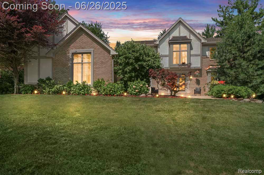 2979 River Valley Drive, Troy, MI 48098