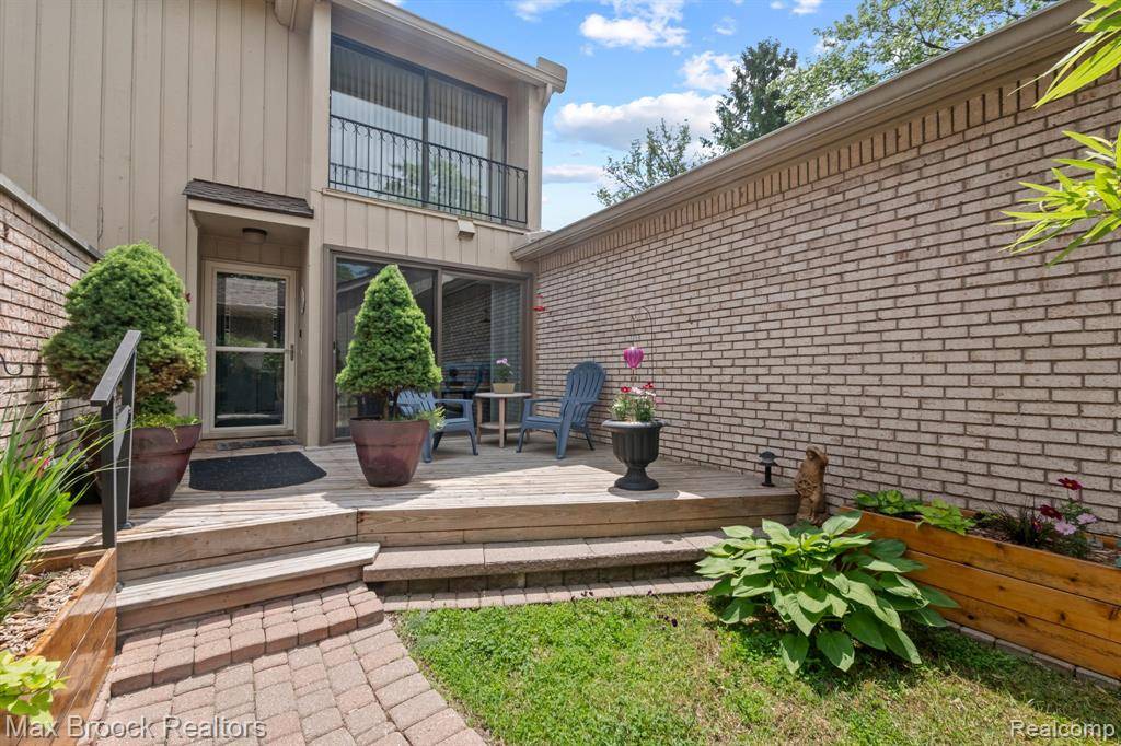 Bloomfield Hills, MI 48304,1122 Meadowglen Court