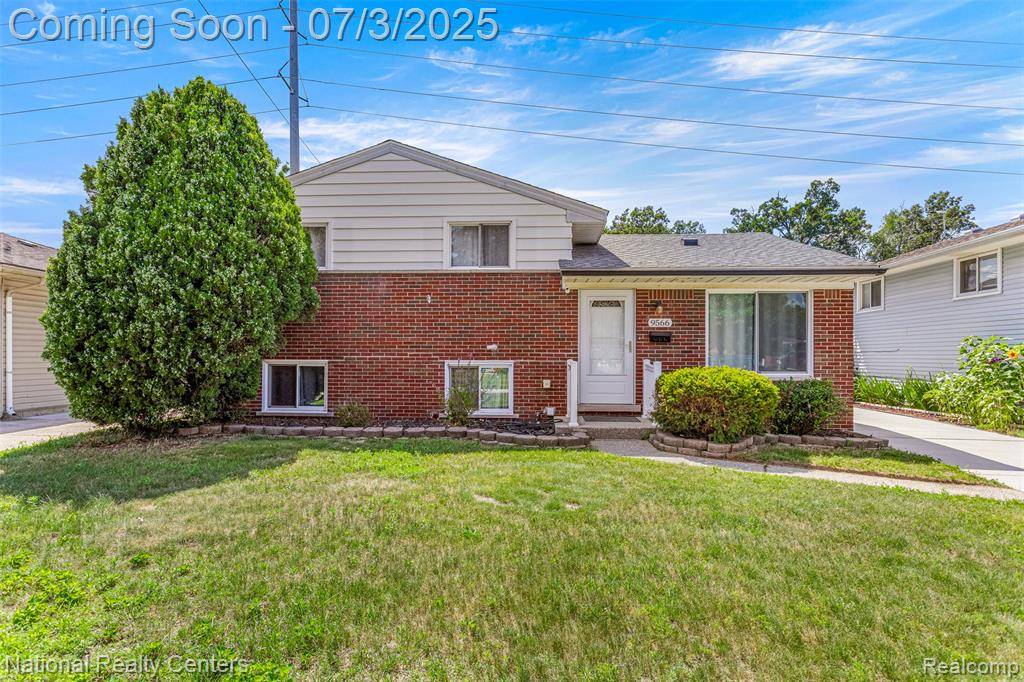 9566 Mueller Street, Taylor, MI 48180