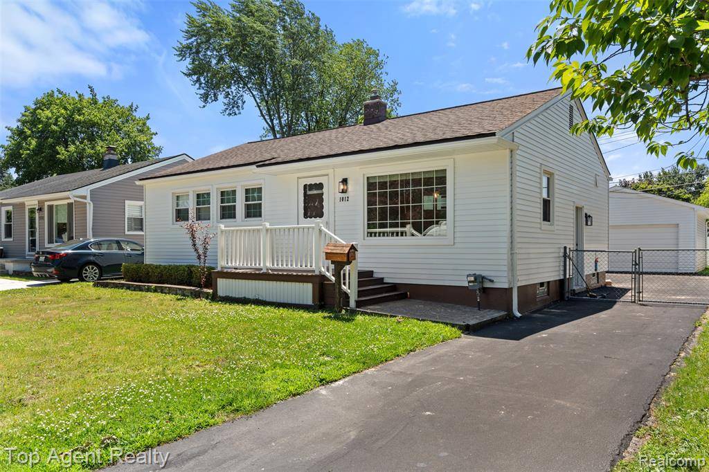 1012 Amelia Avenue, West Bloomfield, MI 48073