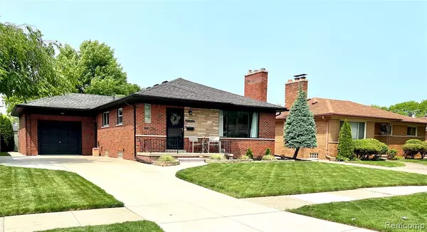 21217 Raymond Street, Saint Clair Shores, MI 48082