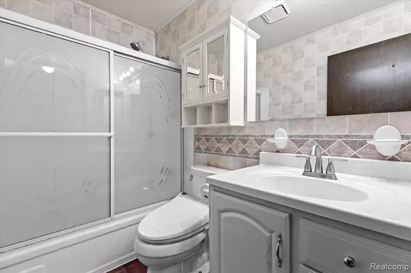 Canton, MI 48187,6717 Foxthorn Road