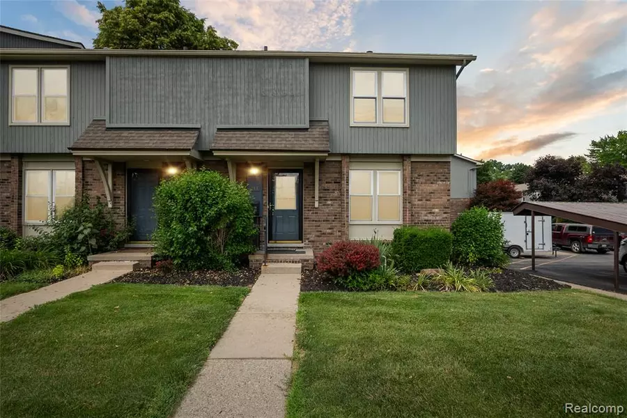 211 N Maple Road, Saline, MI 48176