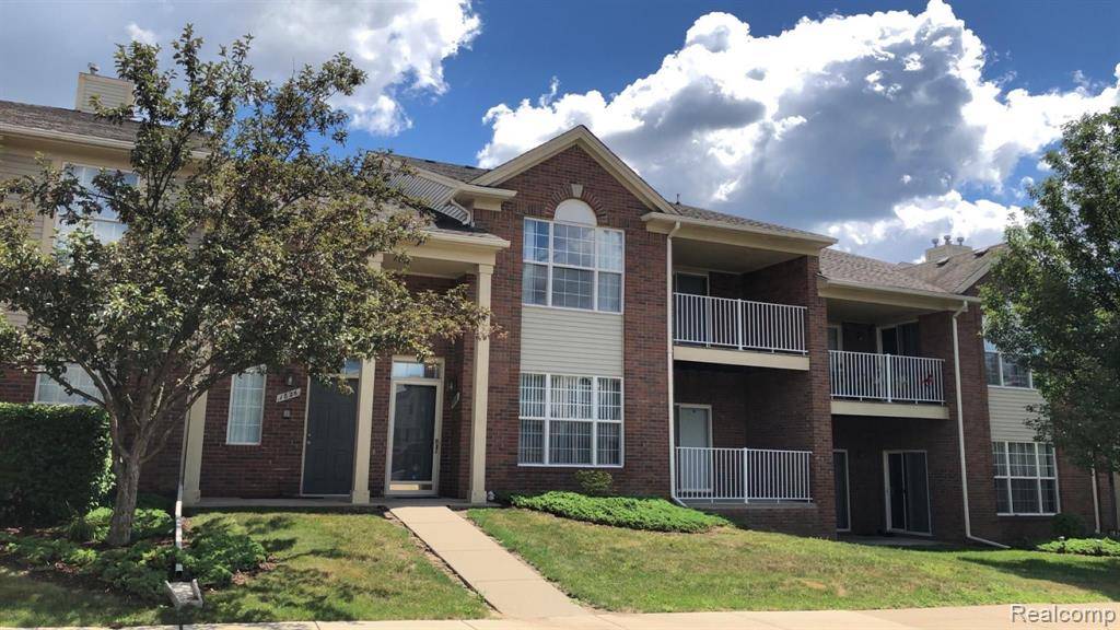 1826 FLAGSTONE Circle, Rochester, MI 48307