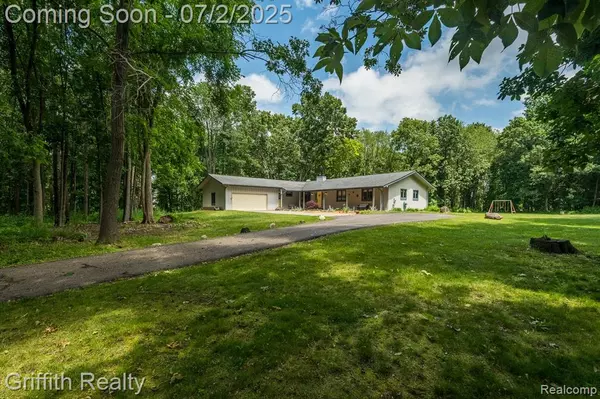 2035 Hunter Road,  Brighton,  MI 48114