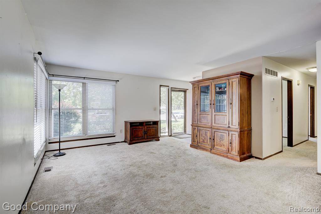 Troy, MI 48083,2879 Roundtree Drive