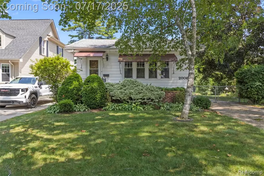 2006 N Connecticut Avenue, Royal Oak, MI 48073