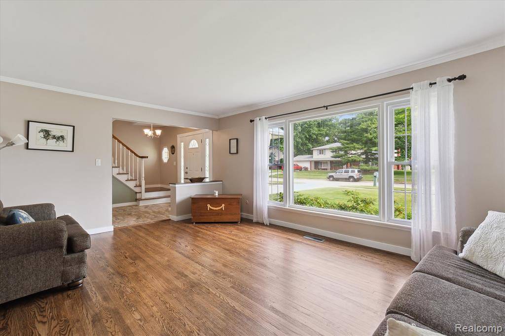 Grosse Ile, MI 48138,8327 Burning Bush Road