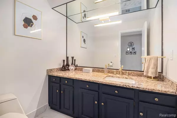 Bloomfield Hills, MI 48302,4469 Tanbark Street