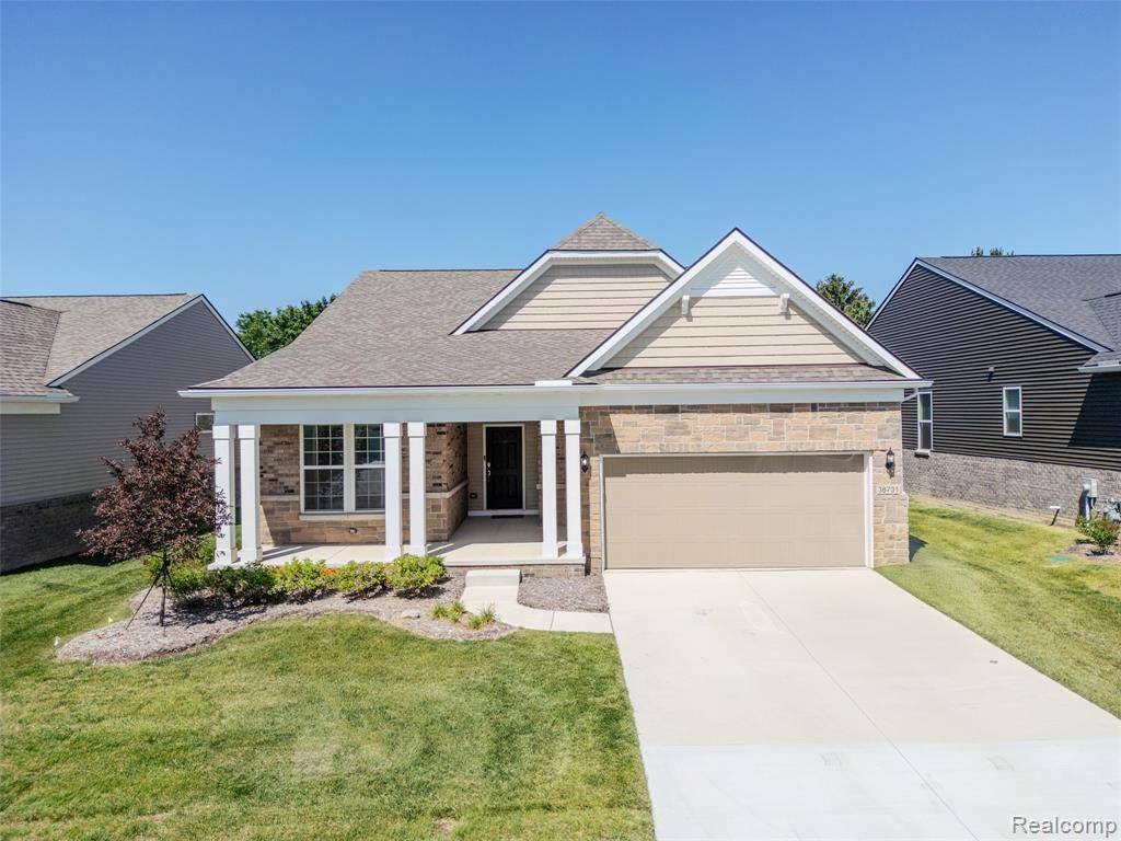 38731 Chasewood Court, Farmington Hills, MI 48335