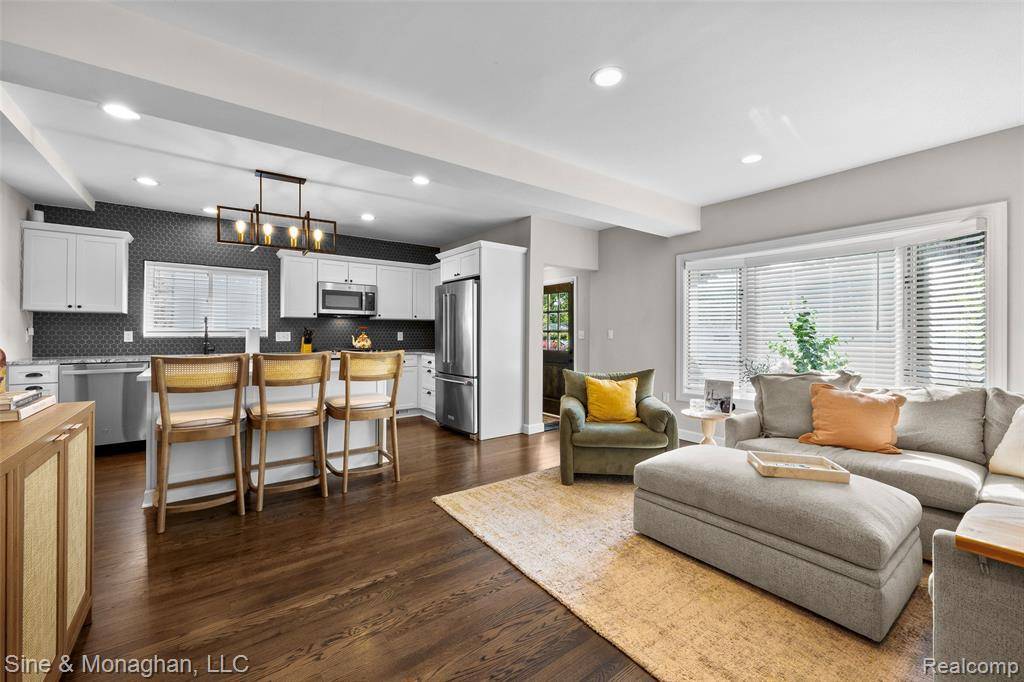 Grosse Pointe, MI 48236,389 Kercheval Avenue